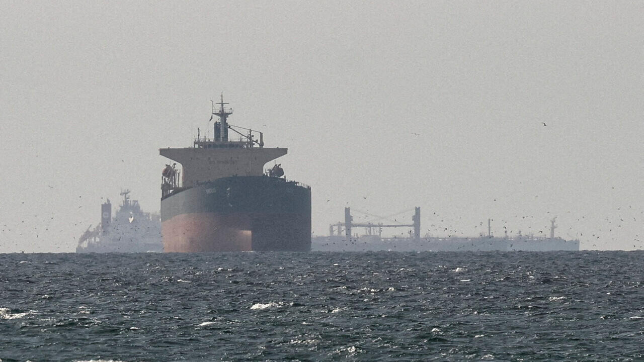 Oil tanker transiting near Strait of Hormuz highlighting ongoing Strait of Hormuz shipping disruption